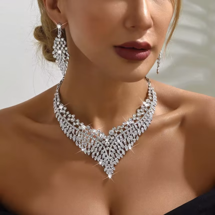 Exquisite Vintage-Inspired Necklace and Earring Set for Women